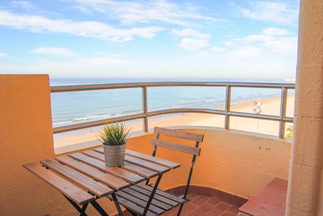 Piso amplio frente al mar en pleno paseo marítimo. Cádis Exterior foto