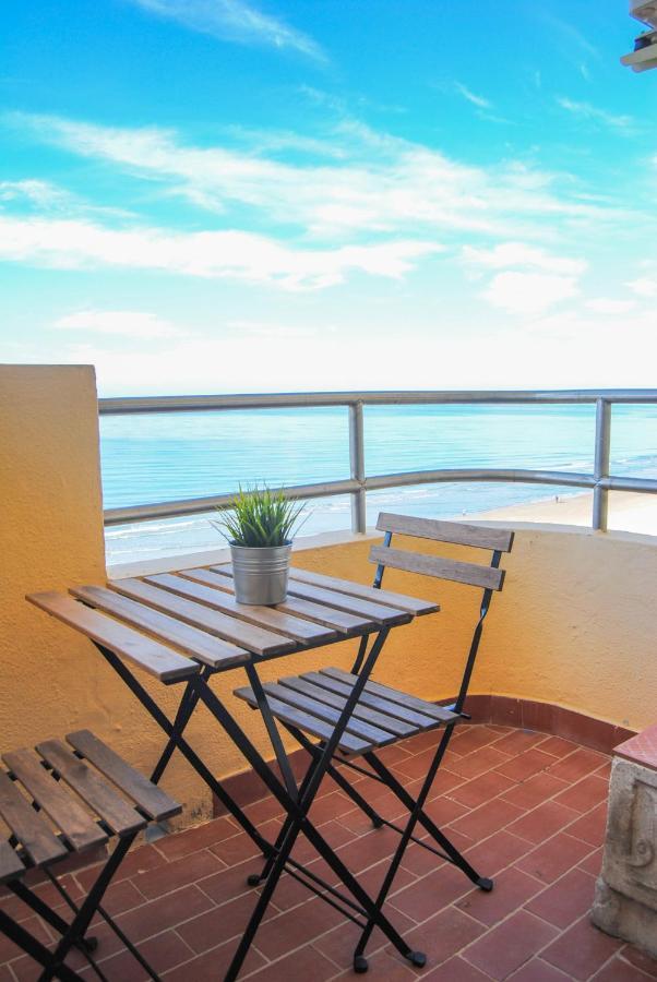 Piso amplio frente al mar en pleno paseo marítimo. Cádis Exterior foto